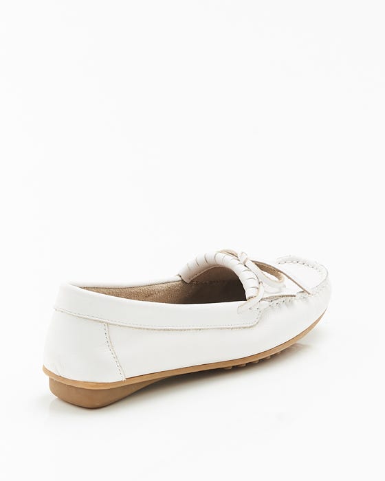 Flexible slip resistant Moccasin