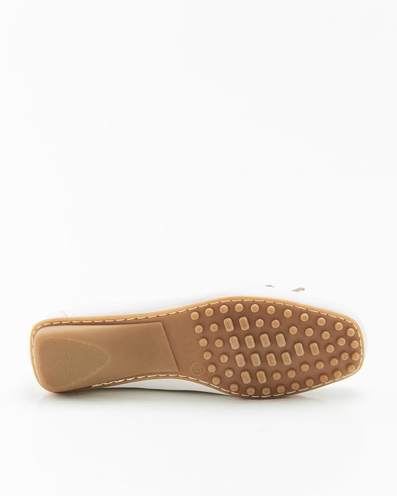 Flexible slip resistant Moccasin