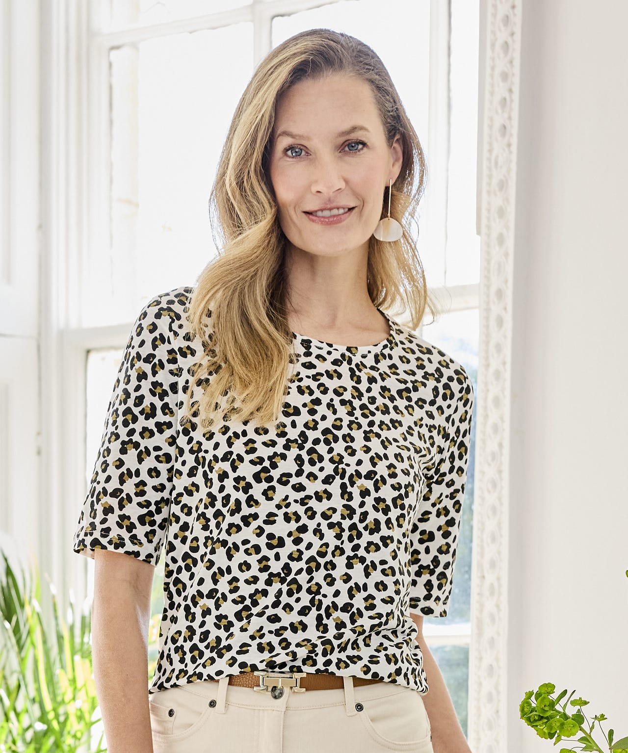 Scoop neck Short Sleeved T-shirt