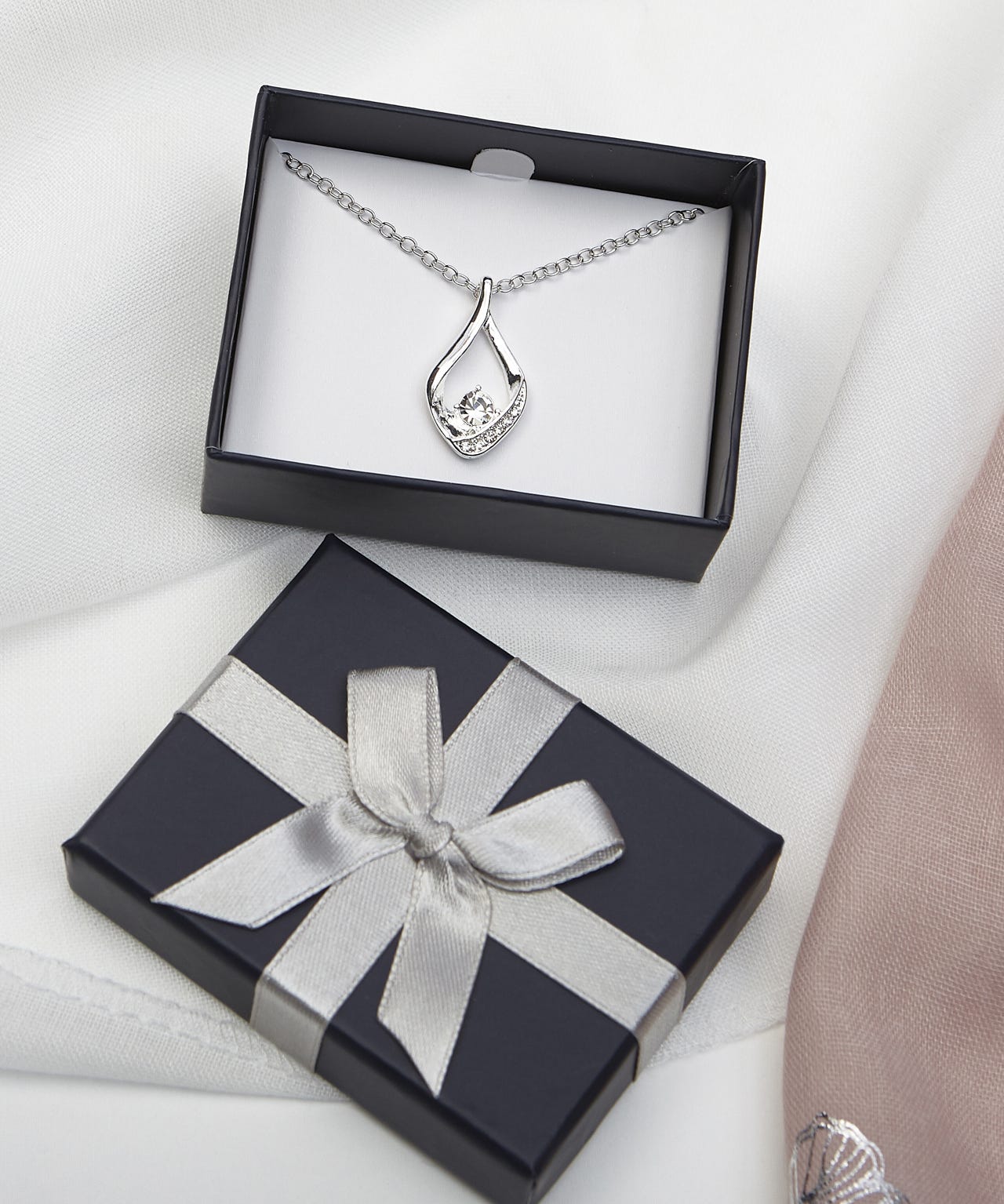 Scarf Necklace and Purse Set