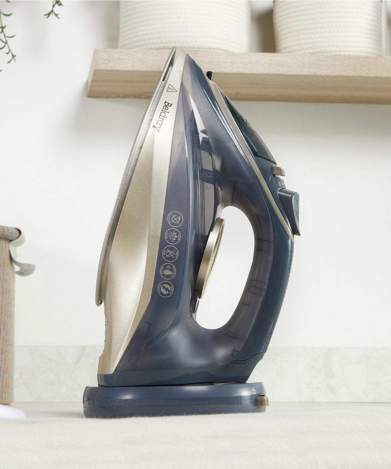 2-in-1 cordless steam iron