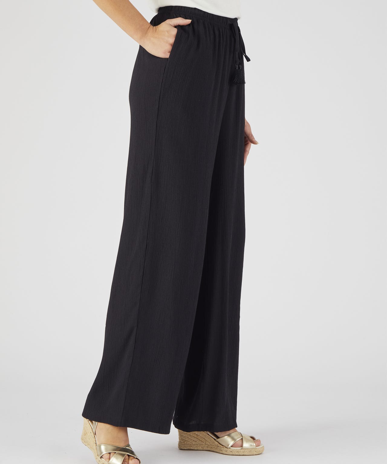 Wide-leg Crinkle Trousers