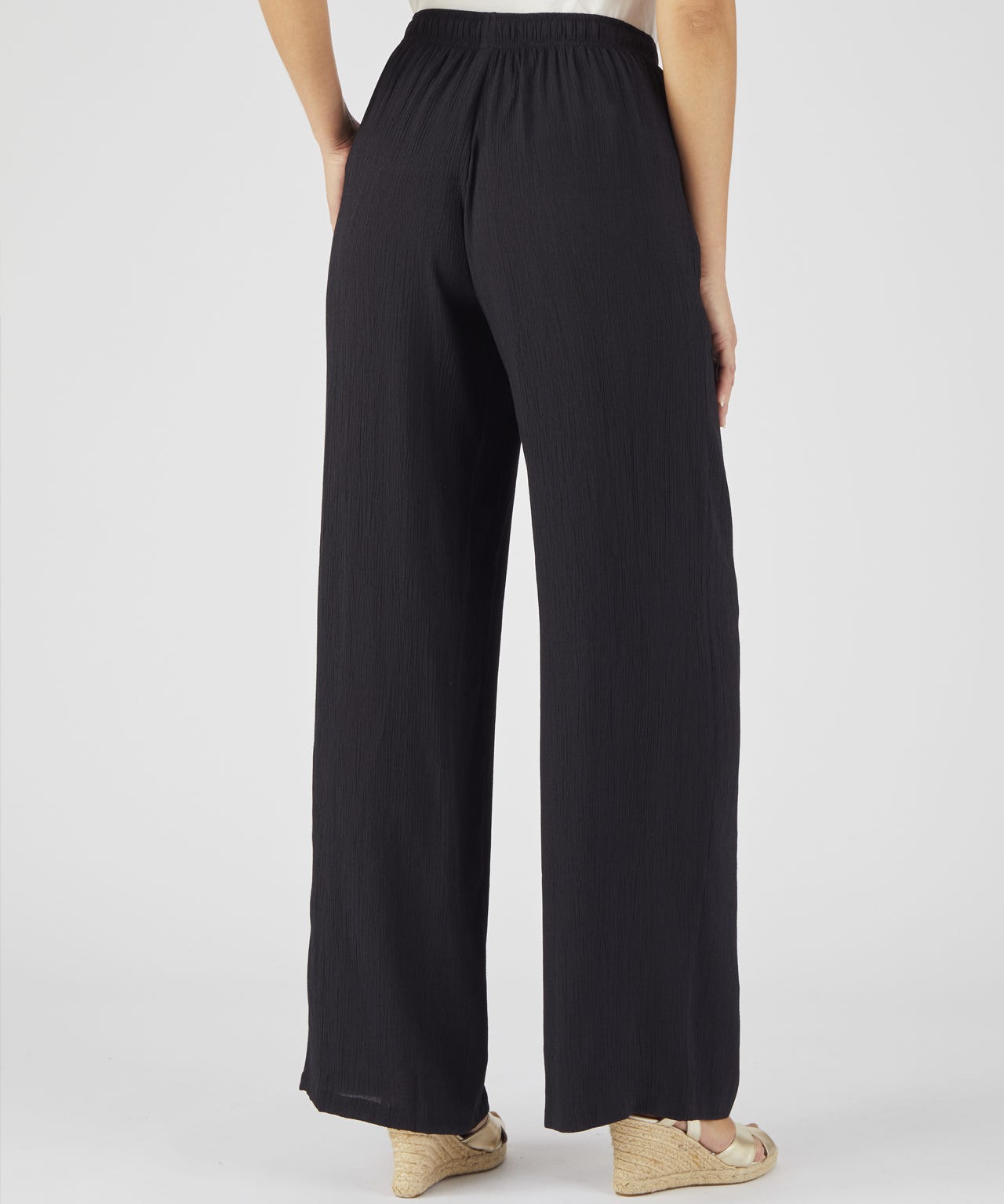 Wide-leg Crinkle Trousers