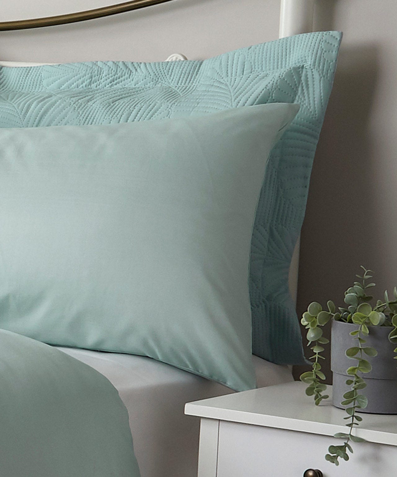 Leaf Microfibre Bedspread