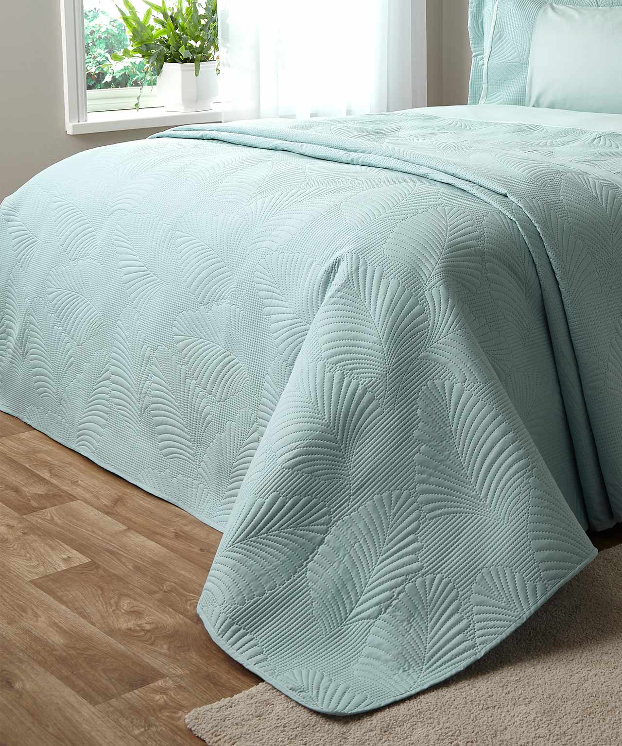 Leaf Microfibre Bedspread