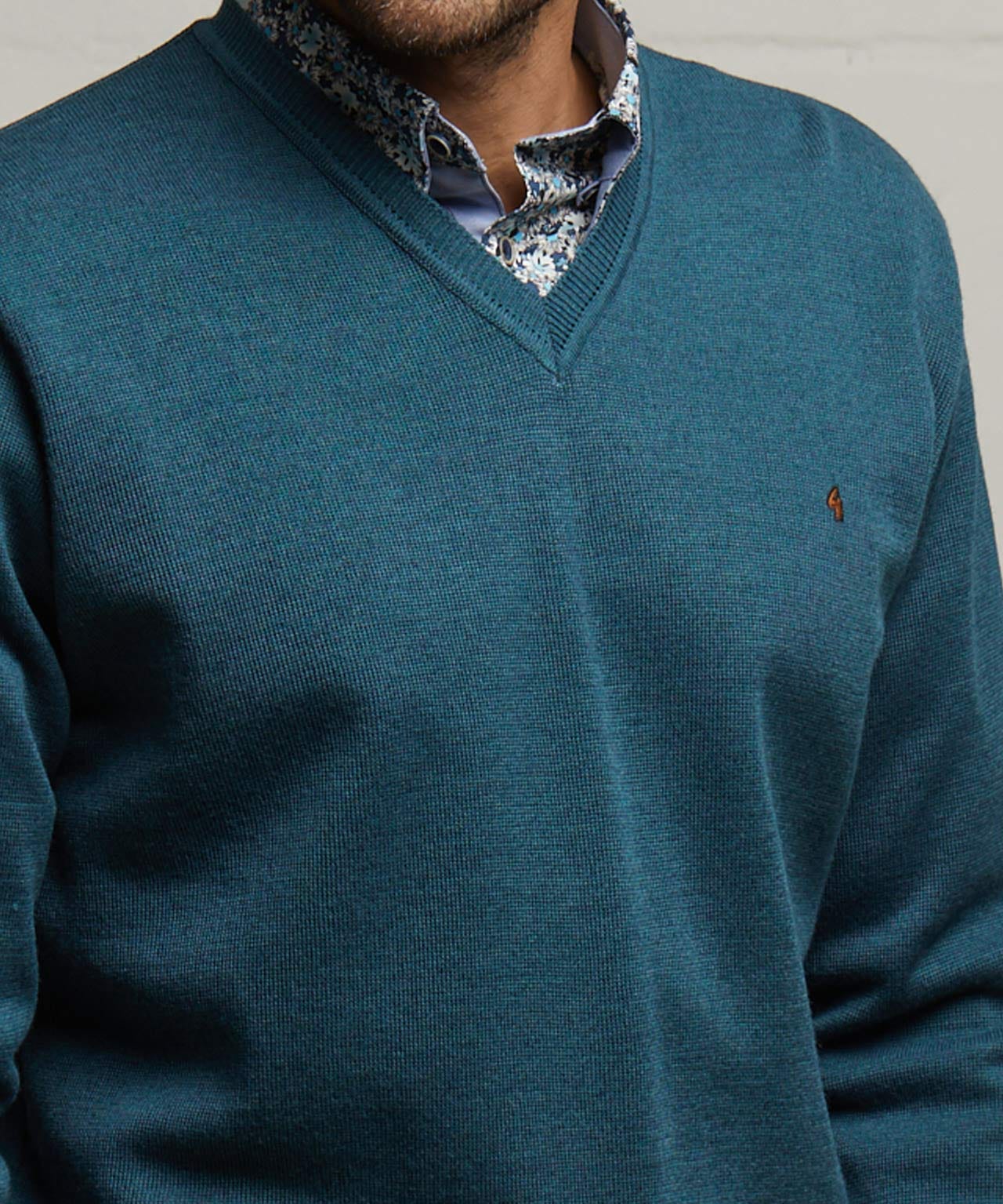 Gabicci Plain Knit V-neck