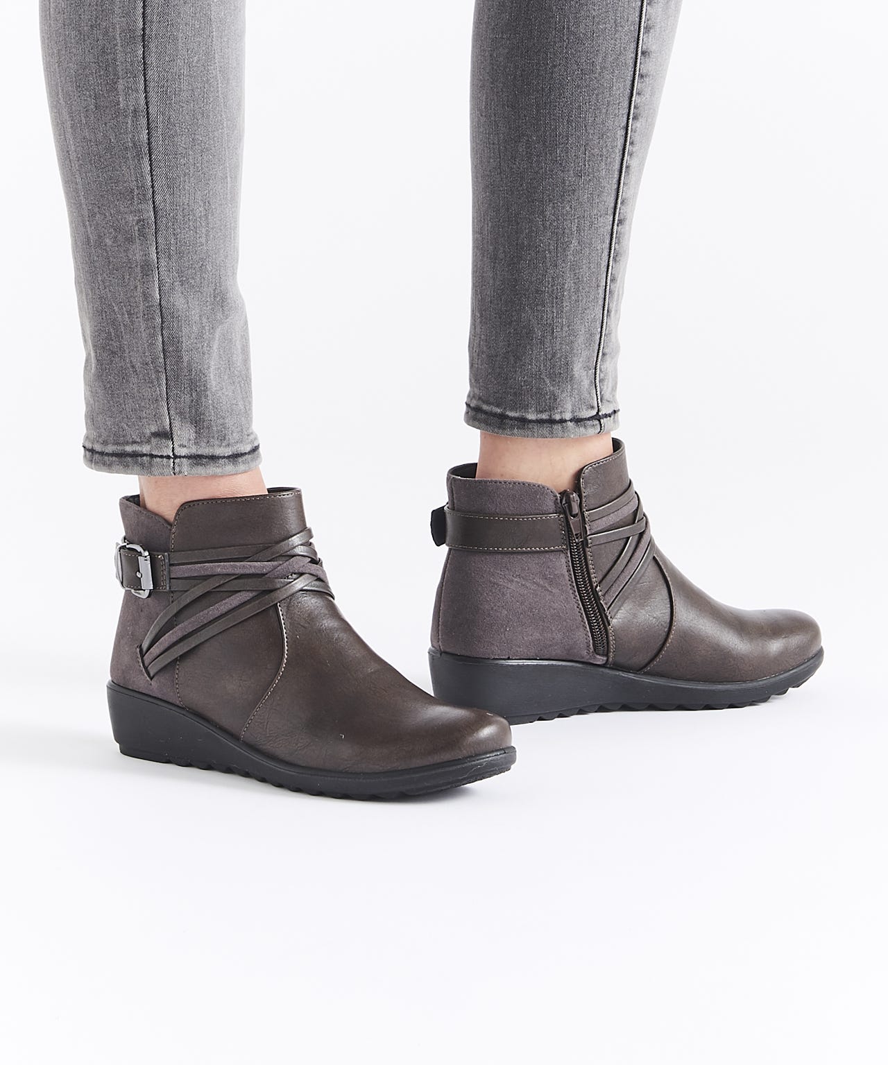 Cushion-walk Cross Over Strap Boots