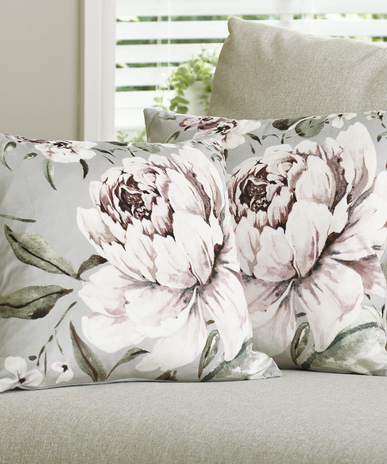 Pack of 2 Dramatic Flower Cushion Covers