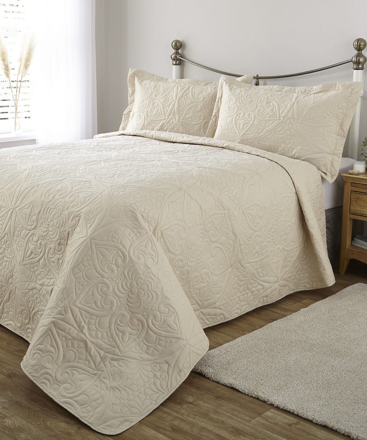 Pinsonic Pattern Bedspread