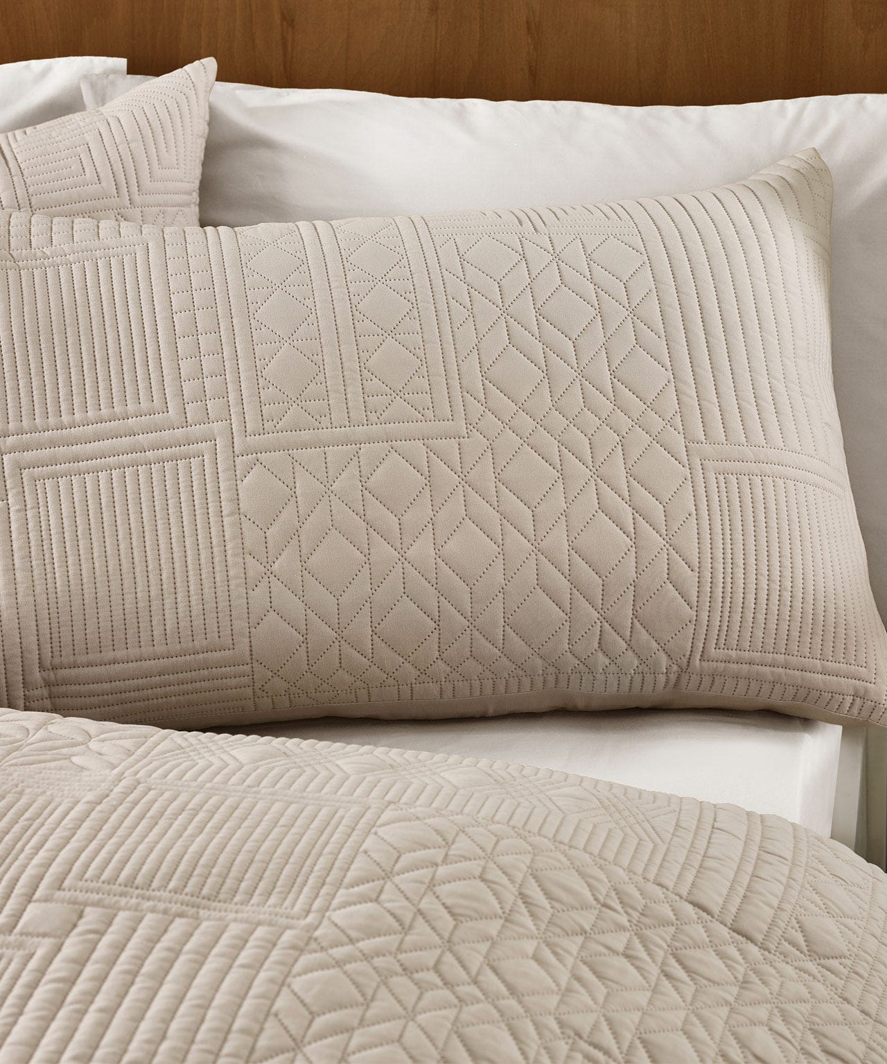 Catherine Lansfield Timeless Folkstone Geo Pinsonic Duvet Set