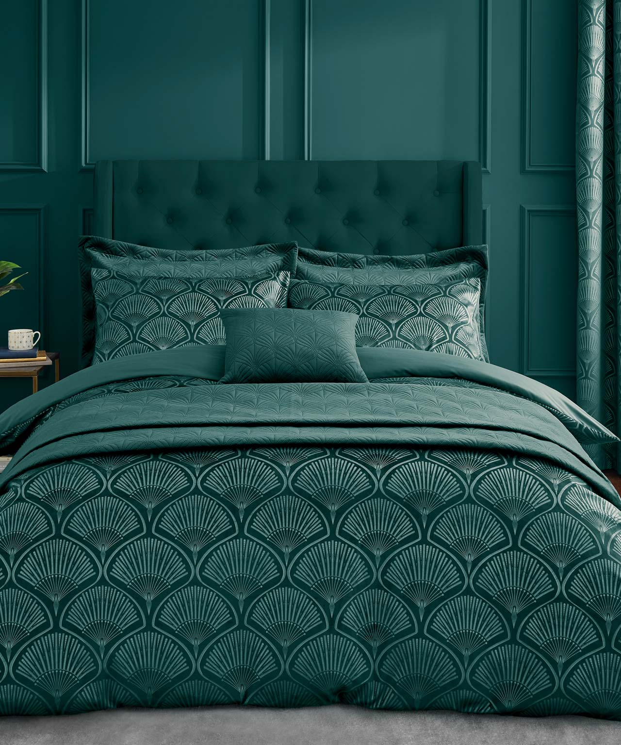 Catherine Lansfield Signature Collection Art Deco Pearl Duvet Set.