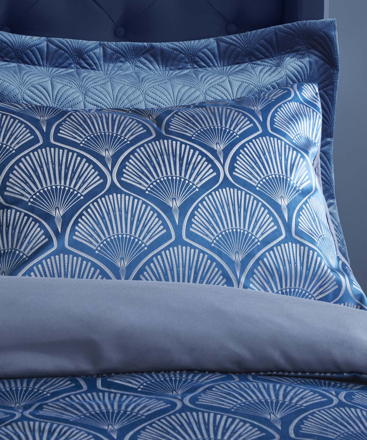 Catherine Lansfield Signature Collection Art Deco Pearl Duvet Set.