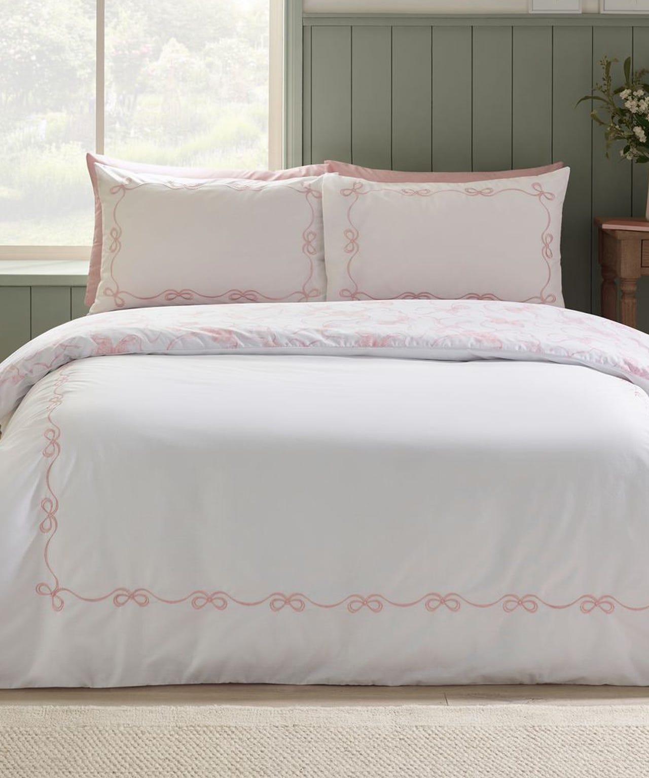 Catherine Lansfield Bow Embroidery Duvet Set